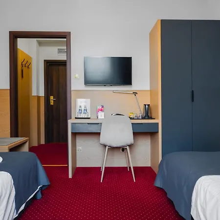Hotel Poniatowski Radom Esterno foto